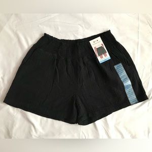 Three dots black shorts